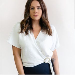 NWT Textured kimono sleeve top in white